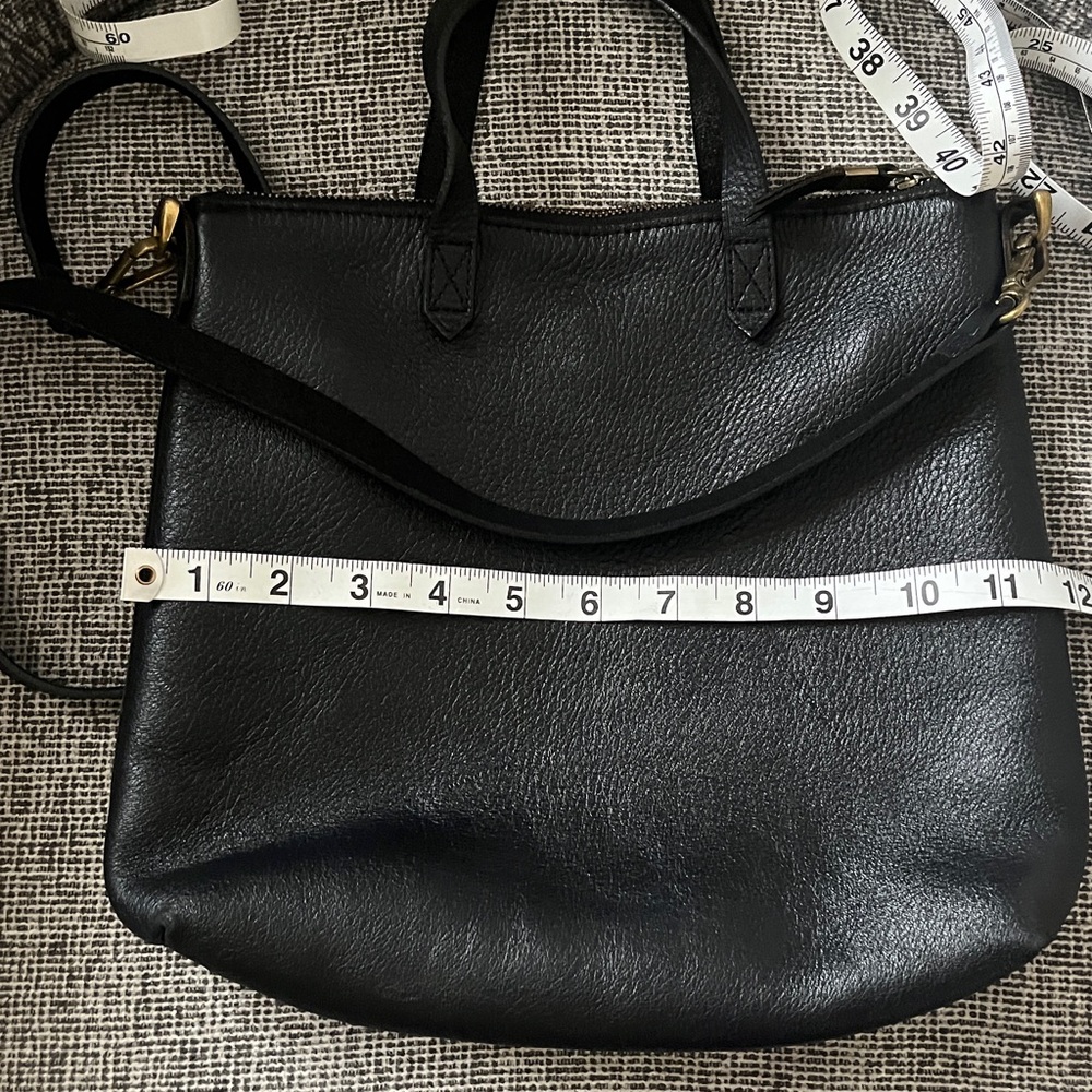 Madewell Crossbody Leather Zip-Up Medium Tote - Picture 14 of 16